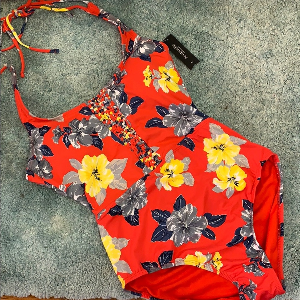 NWT Ambrielle Swimwear Floral One Piece